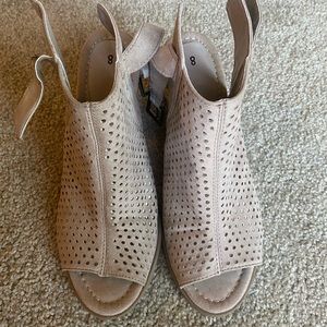 Nude opened toes booties